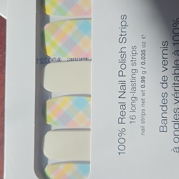 Mani and Pedi set Pastel Plaid mani and Pink Pedi Color Street - Picture 3 of 5